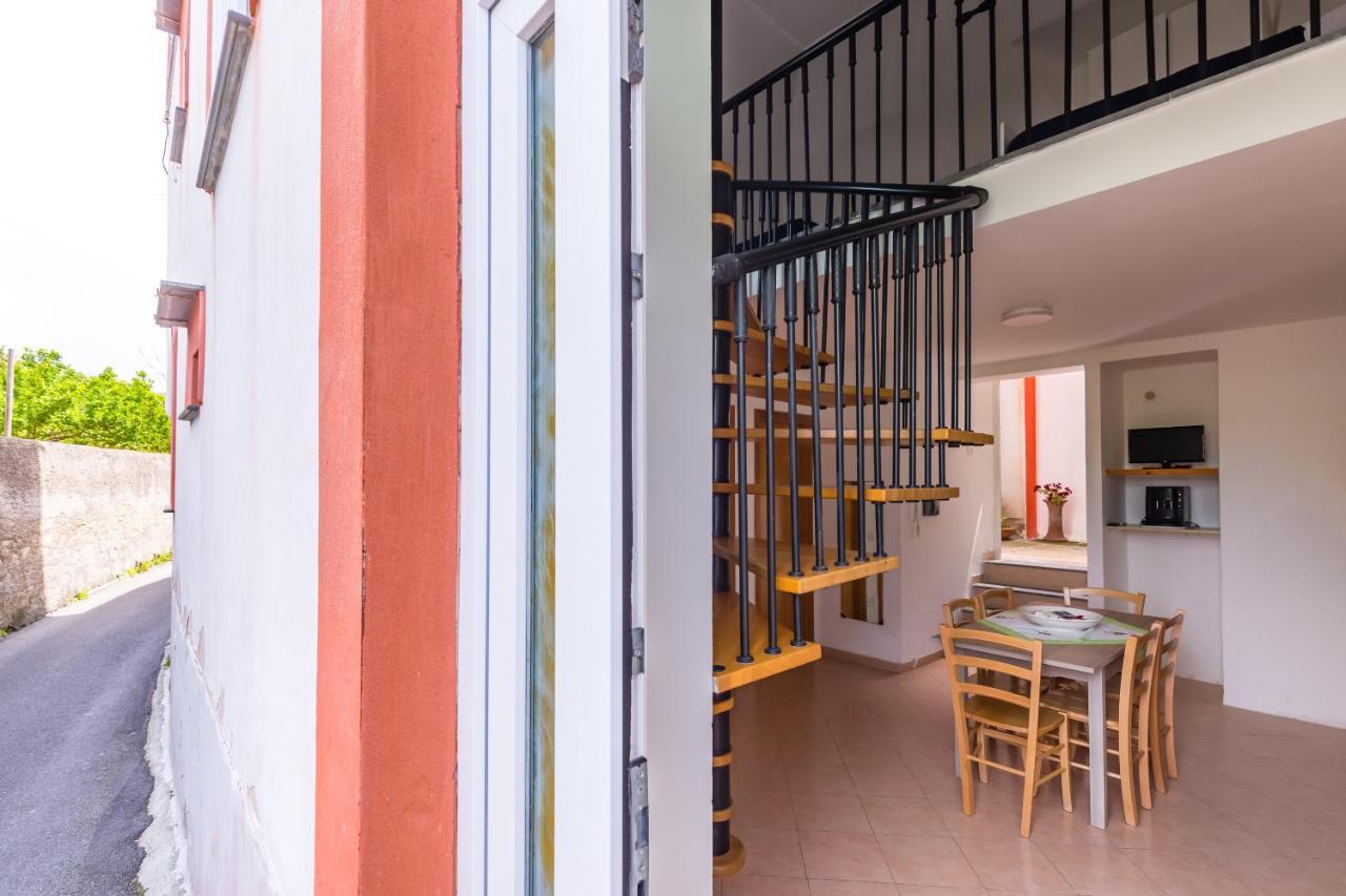 Apartamento La Terrazza Sul Giardino Procida Exterior foto
